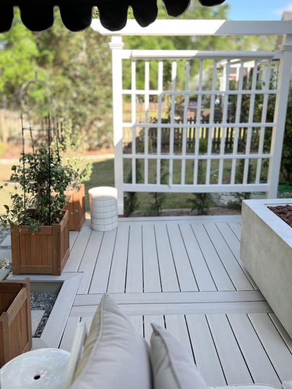 floating deck with privacy screen trellis