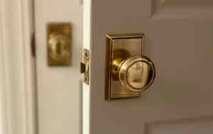 How to Choose Door Hardware