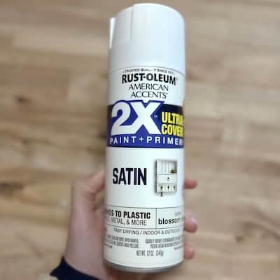 Can of Rust-Oleum American Accents 2X Ultra Cover Satin Paint and Primer, designed for plastic and metal surfaces.